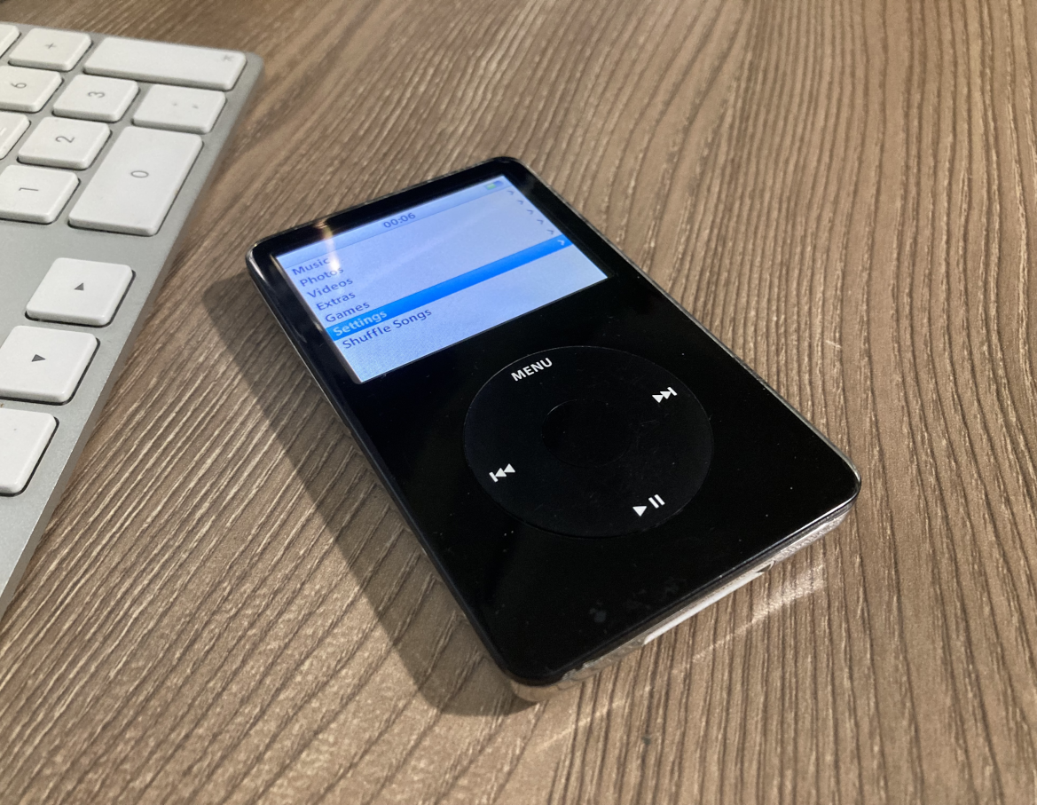 Picture of the black 5th gen iPod