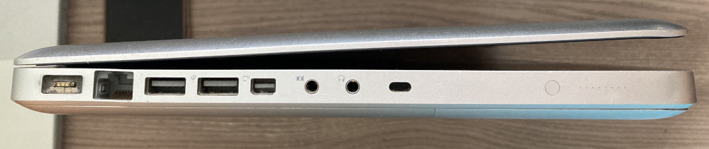 Picture of a 2008 MacBook showing the left side