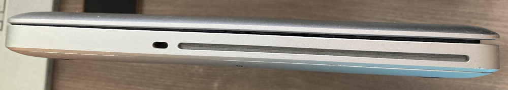 Picture of a 2011 MacBook showing the right side